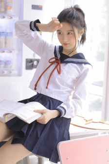 大学生情侣打野战视频